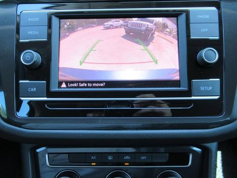 Used 2018 Volkswagen Tiguan S FWD image 25