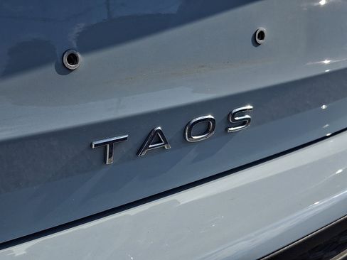 Used 2025 Volkswagen Taos SE AWD/4WD image 5