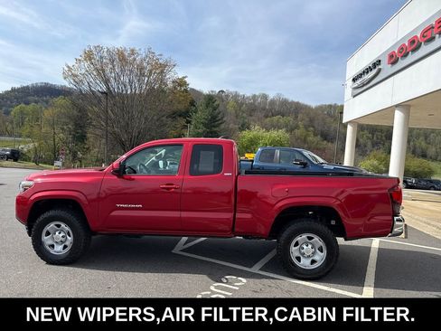 Used 2022 Toyota Tacoma SR5 AWD/4WD image 9