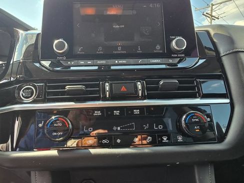 Used 2022 Nissan Pathfinder SV AWD/4WD image 19