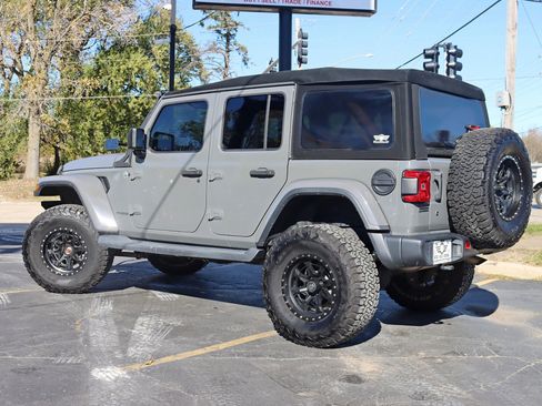 Used 2019 Jeep Wrangler Unlimited Sahara AWD/4WD image 12