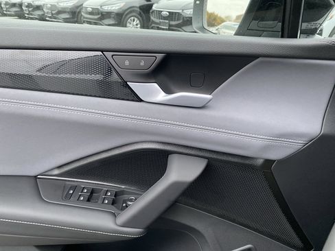 New 2025 Volkswagen Tiguan SE R-Line image 15