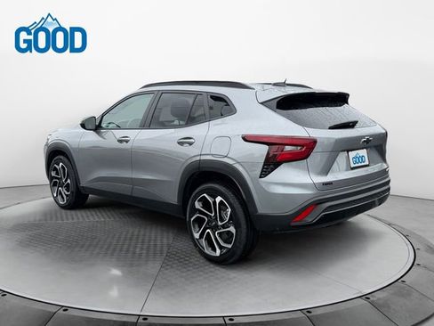 Used 2025 Chevrolet Trax RS w/ Sunroof Package image 3