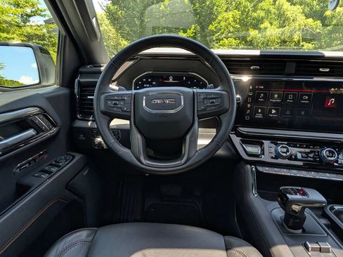Used 2024 GMC Sierra 1500 AT4 w/ Technology Package AWD/4WD image 19