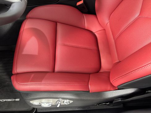Certified 2026 Porsche Macan AWD/4WD image 15