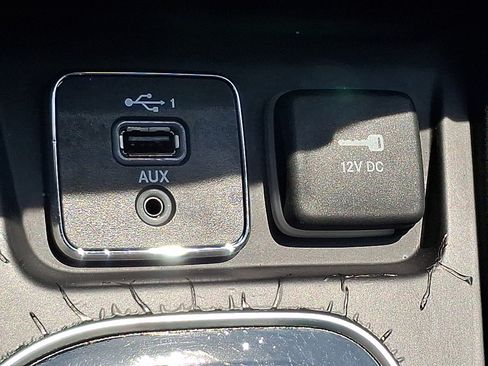 Used 2019 Jeep Cherokee Limited w/ Technology Group AWD/4WD image 25