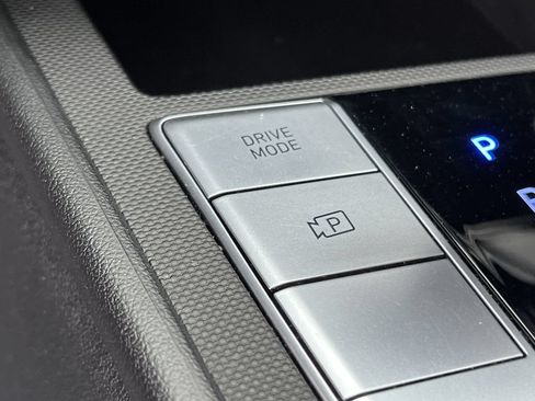 Used 2024 Hyundai Elantra SEL FWD image 25