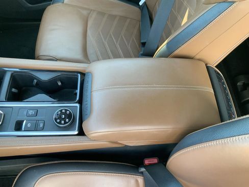 Used 2023 Nissan Pathfinder Platinum image 49