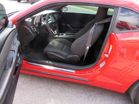 Used 2014 Chevrolet Camaro SS w/ SS Performance Package RWD image 21