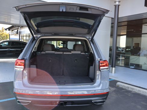 Used 2025 Volkswagen Atlas SEL AWD/4WD image 25
