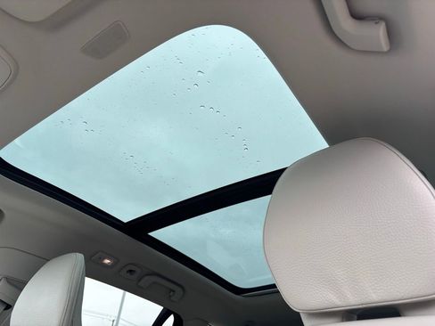 Used 2025 Volvo V60 B5 Cross Country Plus image 12