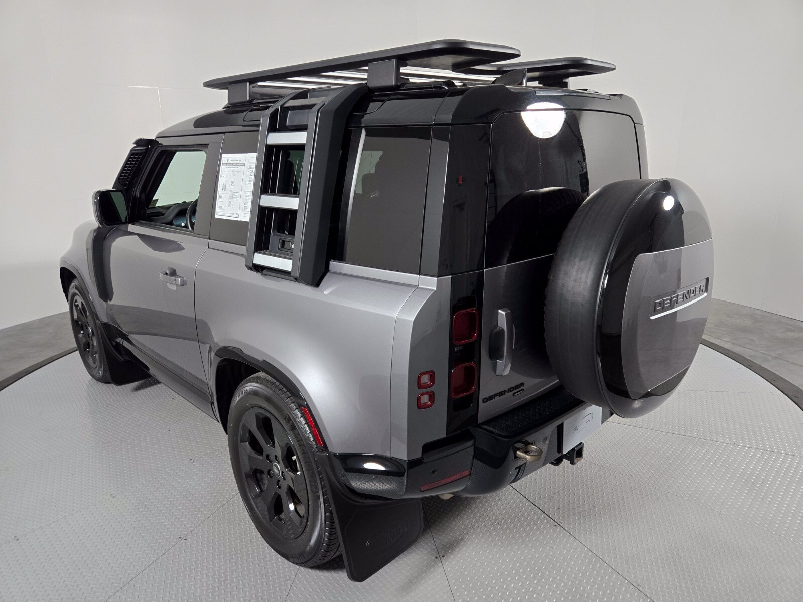 Used 2023 Land Rover Defender 90 X-Dynamic SE AWD/4WD image 16