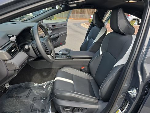 Used 2025 Toyota Camry SE w/ Multimedia Upgrade Package image 16