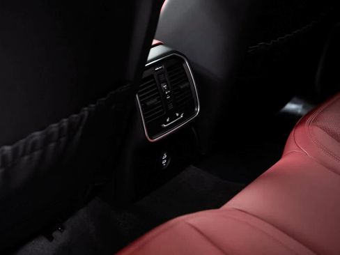 Certified 2025 Porsche Macan image 29