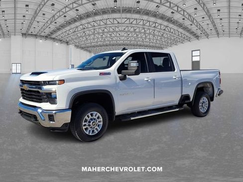 Used 2024 Chevrolet Silverado 2500 LT w/ Z71 Off-Road Package image 3