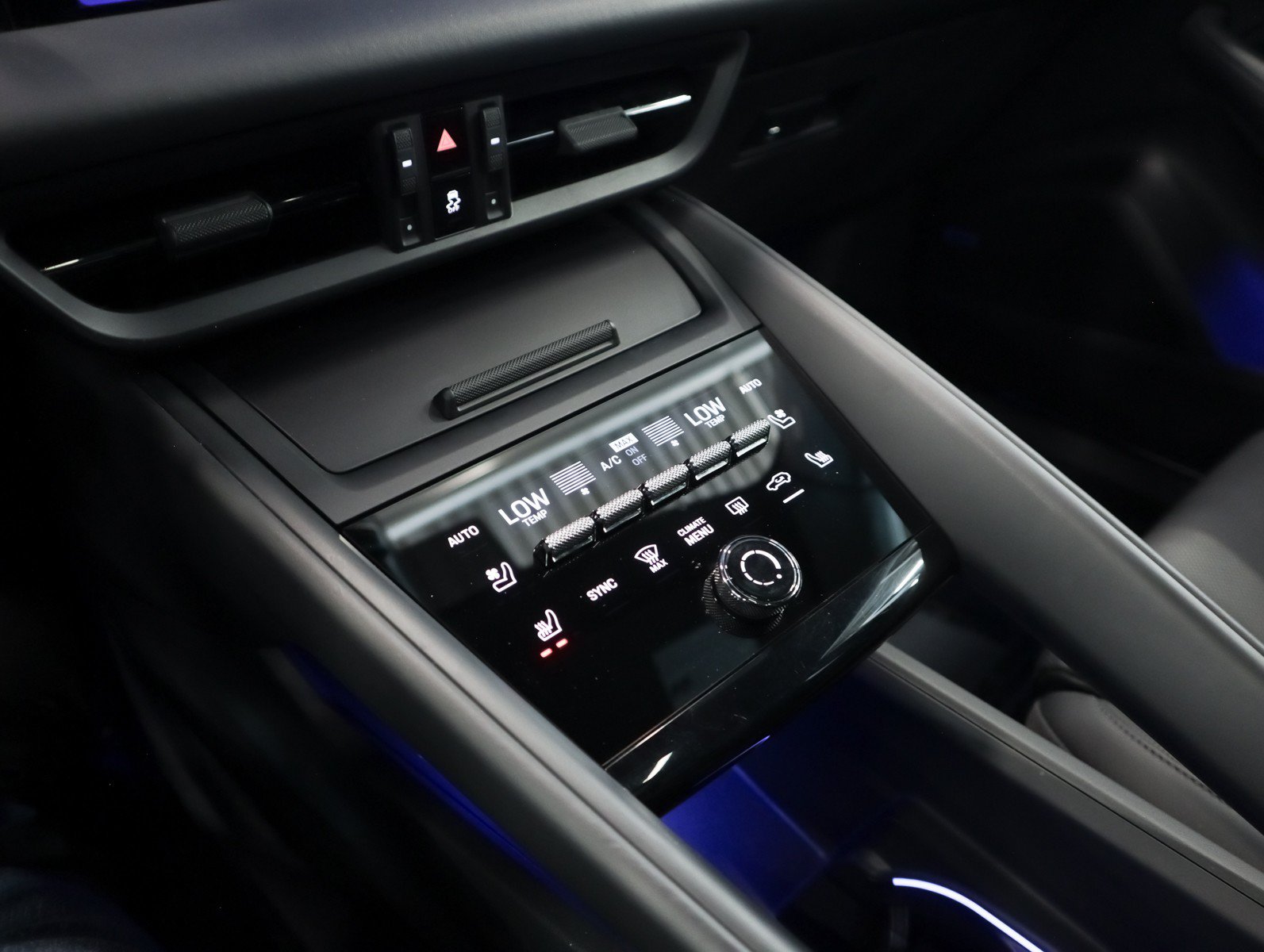 Certified 2024 Porsche Macan 4 Electric AWD/4WD image 15
