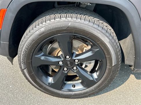 Used 2022 Jeep Grand Cherokee L Laredo image 8