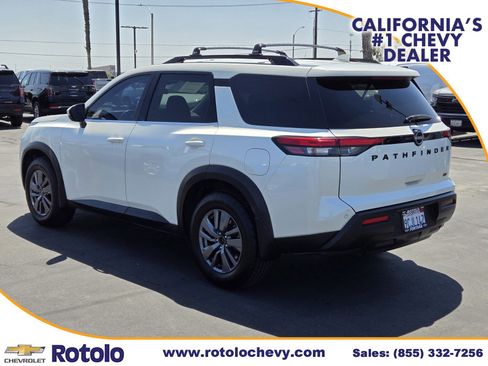 Used 2022 Nissan Pathfinder SV w/ SV Black Package FWD image 5