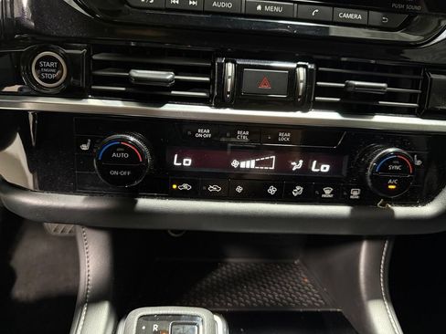 Used 2024 Nissan Pathfinder SV FWD image 31