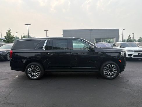 Used 2024 GMC Yukon XL Denali Ultimate AWD/4WD image 6