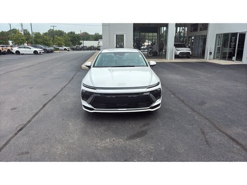 Used 2024 Hyundai Sonata SEL FWD image 2