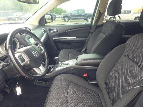 Used 2019 Dodge Journey SE w/ Connectivity Group FWD image 5