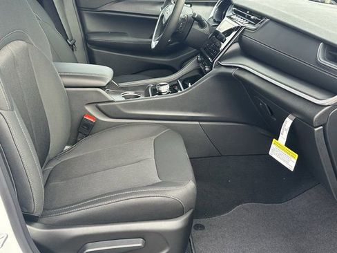 New 2025 Jeep Grand Cherokee Laredo image 15