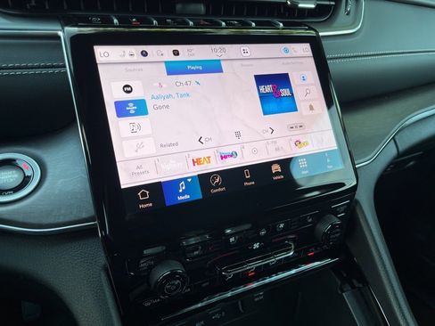 New 2025 Jeep Grand Cherokee L Overland w/ Trailer Tow Package image 43