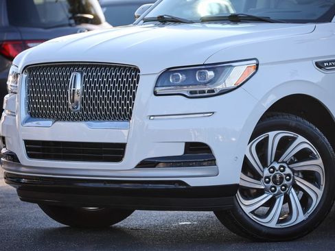 Used 2022 Lincoln Navigator Reserve AWD/4WD image 12