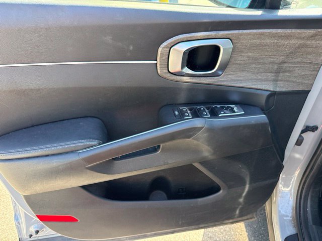Used 2023 Kia Sorento EX w/ Panoramic Sunroof Package FWD image 8