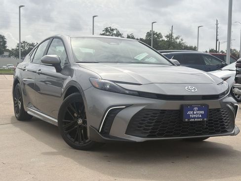 Used 2024 Toyota Corolla SE FWD image 2