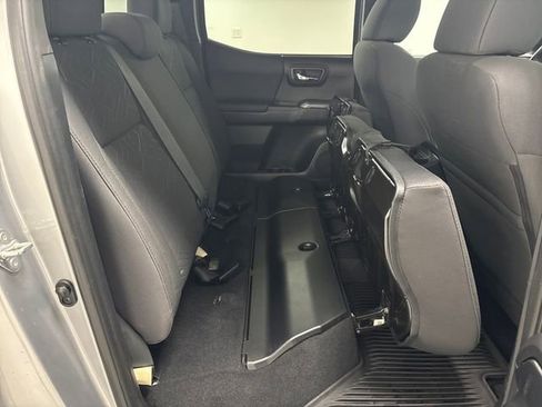 Used 2017 Toyota Tacoma TRD Sport image 30