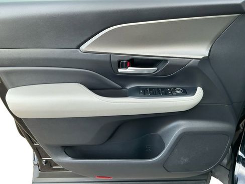 Used 2024 Toyota Grand Highlander XLE image 23