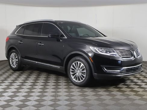 Used 2017 Lincoln MKX Select w/ Select Plus Package FWD image 2