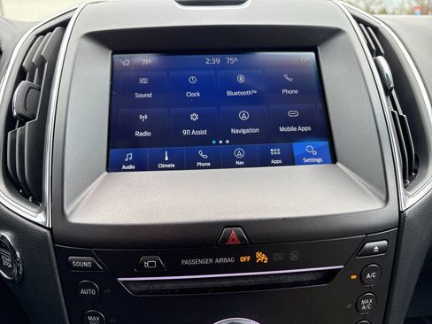 Used 2019 Ford Edge Titanium w/ Equipment Group 301A AWD/4WD image 18