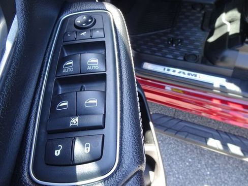 Used 2020 RAM 1500 Laramie AWD/4WD image 13