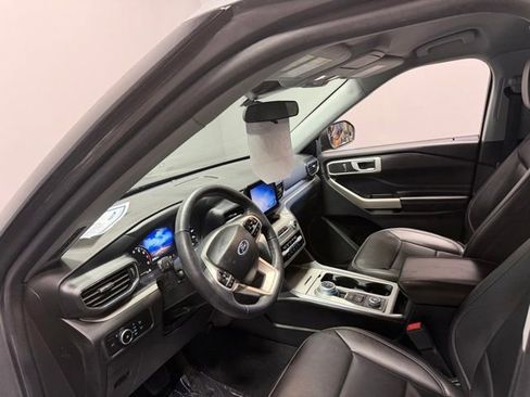 Used 2023 Ford Explorer XLT w/ Equipment Group 202A AWD/4WD image 16