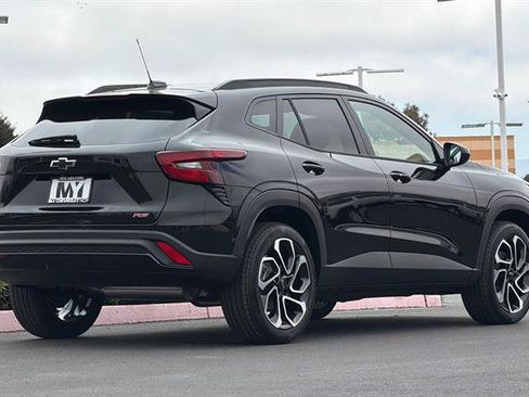 New 2026 Chevrolet Trax RS w/ Driver Confidence Package FWD image 4