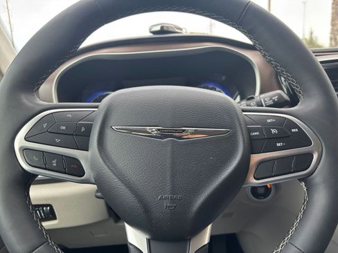 Used 2024 Chrysler Voyager LX FWD image 28