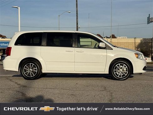 Used 2016 Dodge Grand Caravan SE image 5