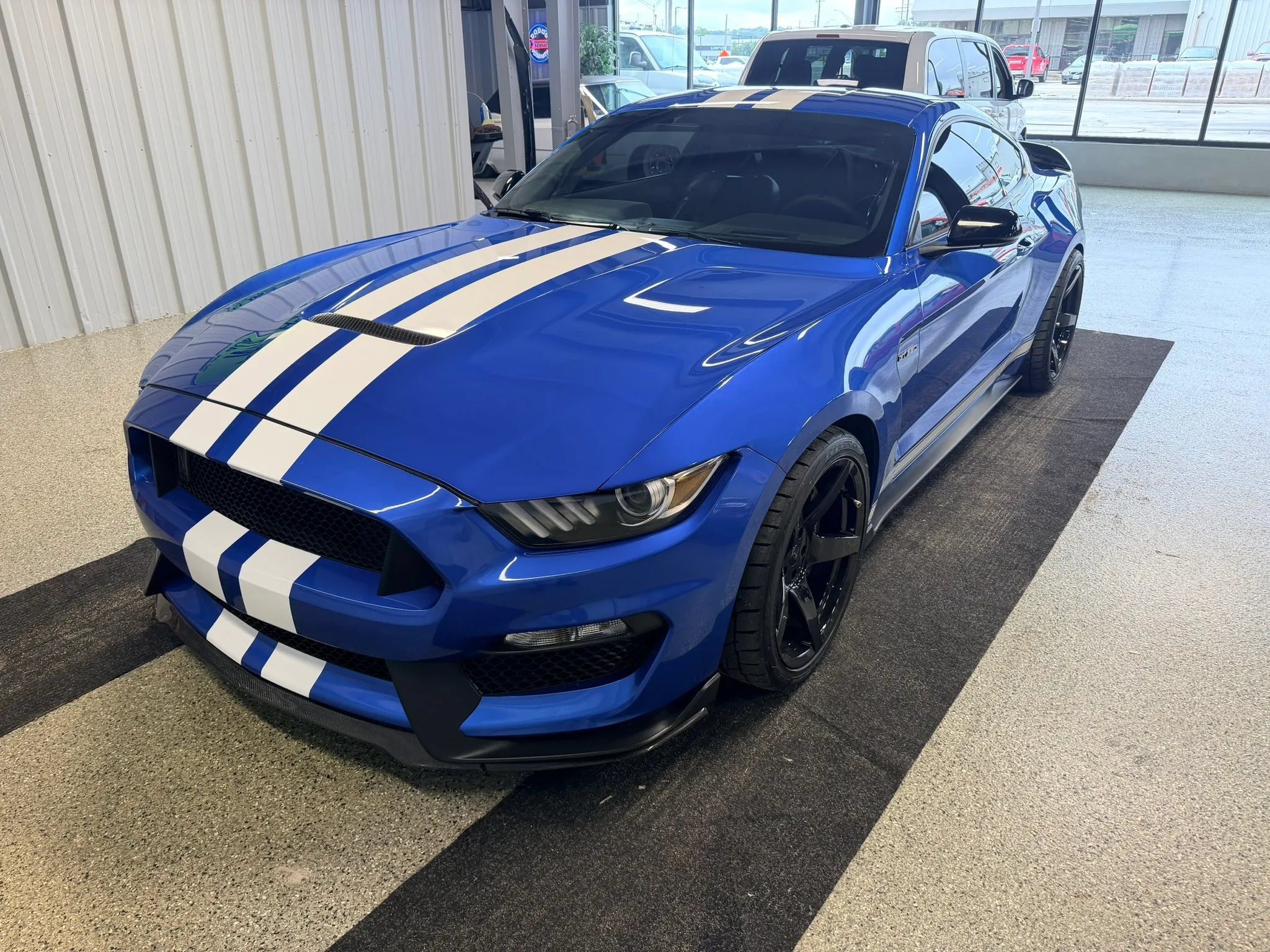 Used 2019 Ford Mustang Shelby GT350 w/ Technology Package RWD image 1