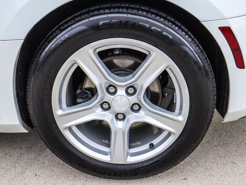 Used 2018 Chevrolet Camaro LT RWD image 18
