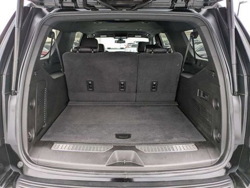 Used 2021 Chevrolet Suburban RST w/ Luxury Package RWD image 12
