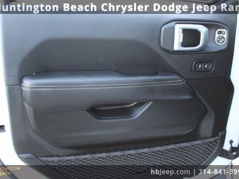 Used 2021 Jeep Wrangler Unlimited Sahara w/ Cold Weather Group image 14