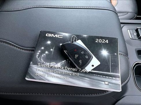 Used 2024 GMC Sierra 1500 AT4 w/ Technology Package image 8
