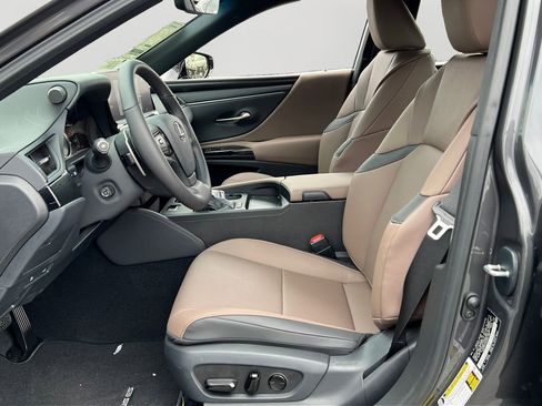 New 2025 Lexus ES 300h w/ Premium Package image 12