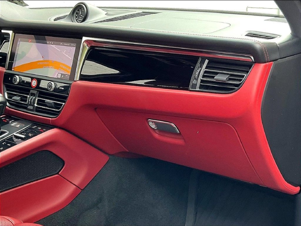 Certified 2023 Porsche Macan AWD/4WD image 19