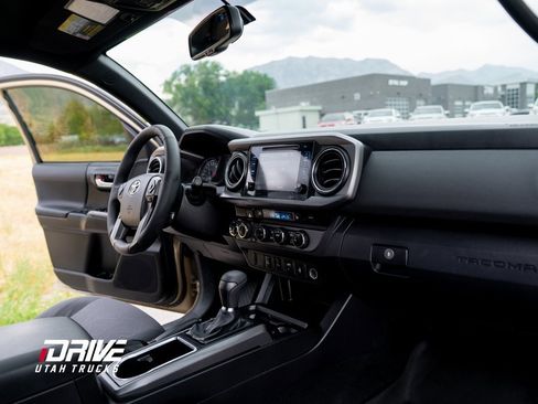 Used 2016 Toyota Tacoma TRD Off-Road image 20
