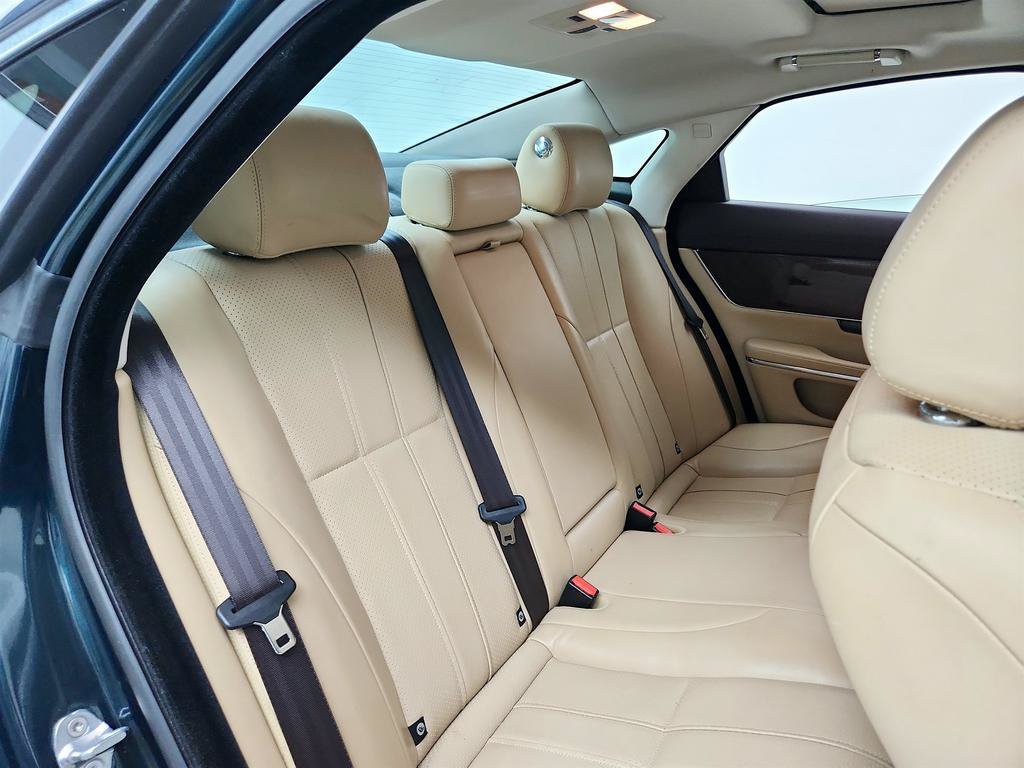 Used 2015 Jaguar XJ AWD image 29