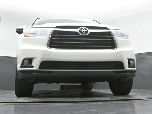 Used 2016 Toyota Highlander XLE AWD/4WD image 30